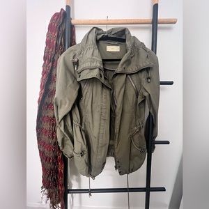 Cargo green military bomber jacket.